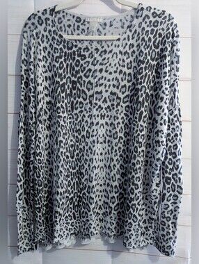 Nwot H&M Light Gray 🩶 And Blue 💙 Leopard Print Long Sleeve Top Size medium